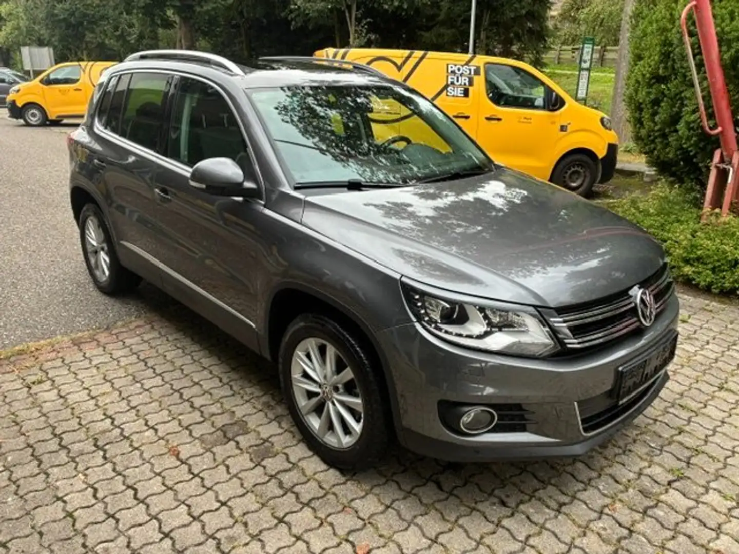 Volkswagen Tiguan 2,0 TDI BMT 4Motion Sky DPF DSG Grau - 1
