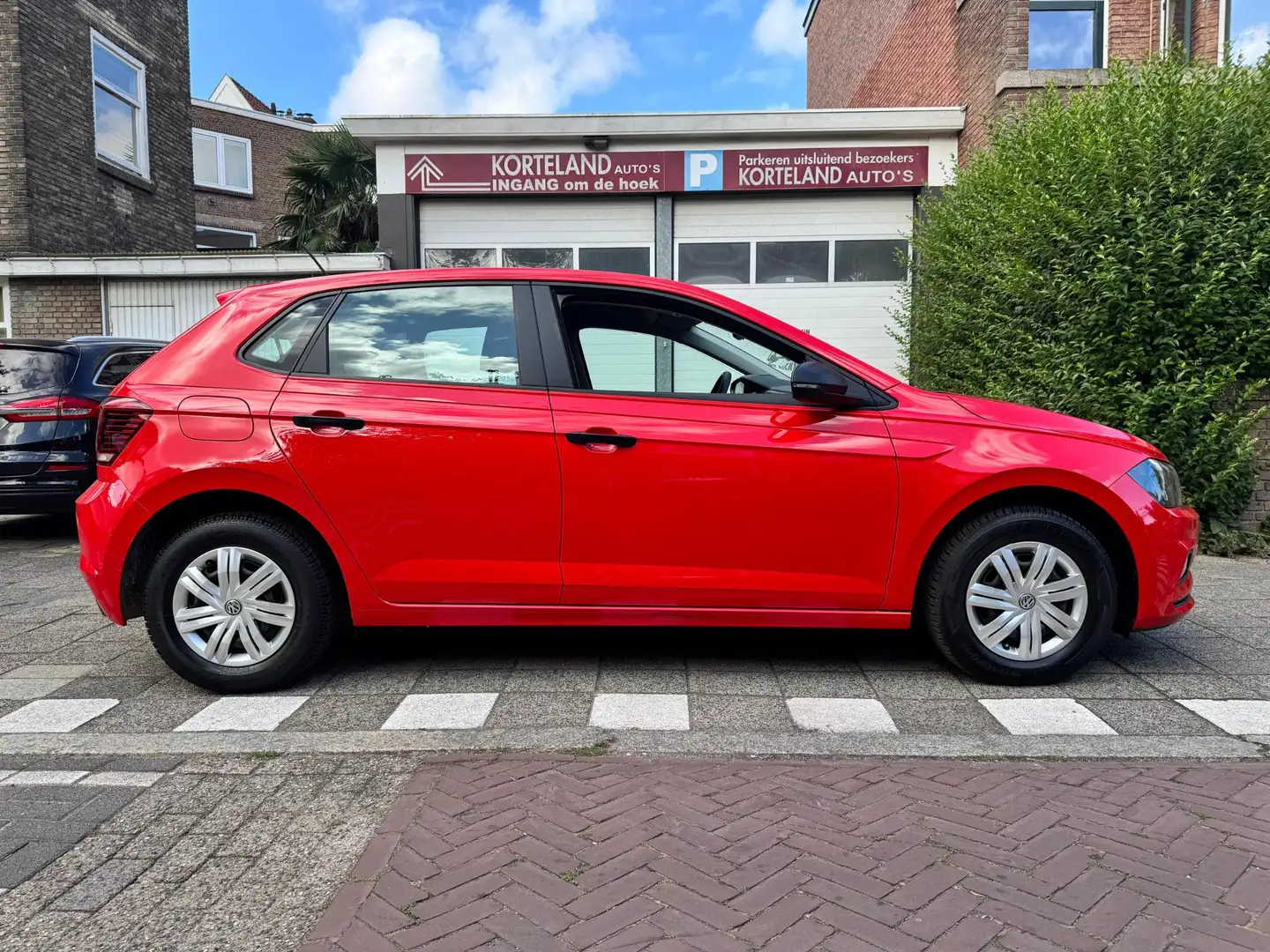 Volkswagen Polo 1.0 MPI Trendline Rood - 2