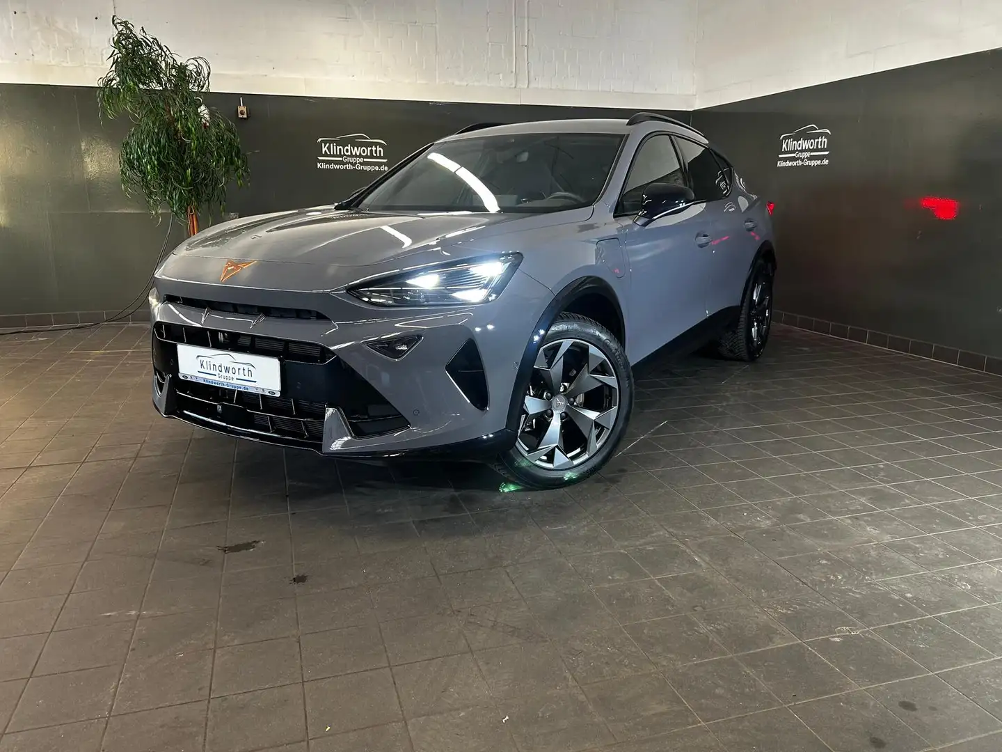 CUPRA Formentor 1.5 eTSI Plug in Hybrid + GJR + 360° Grau - 2