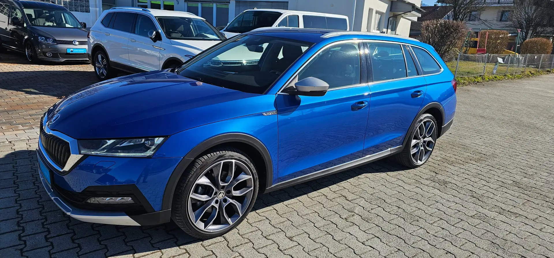 Skoda Octavia Octavia*Combi*2.0*TDI*DSG*4x4*Scout*Sthz*LED*DAB* Blau - 2