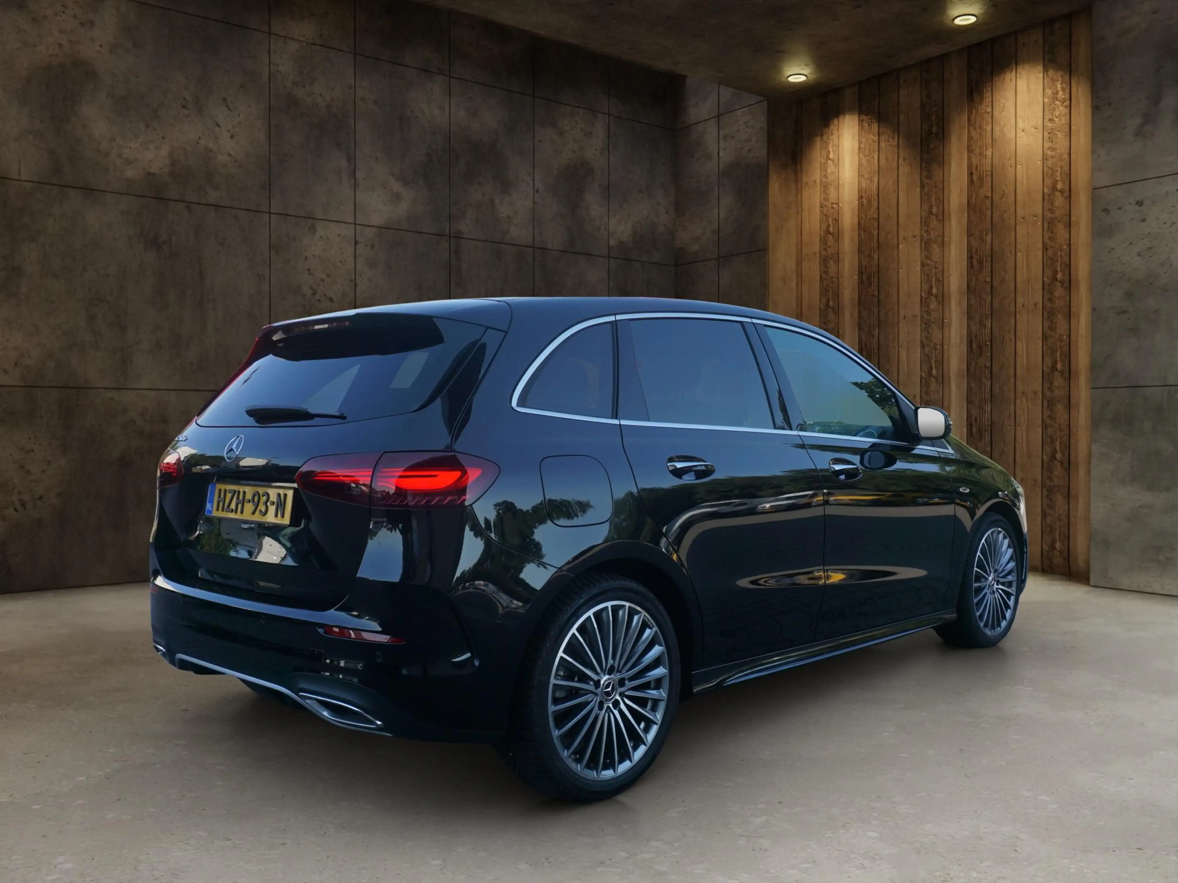 Mercedes-Benz B 250 e Business Solution AMG — photo 6
