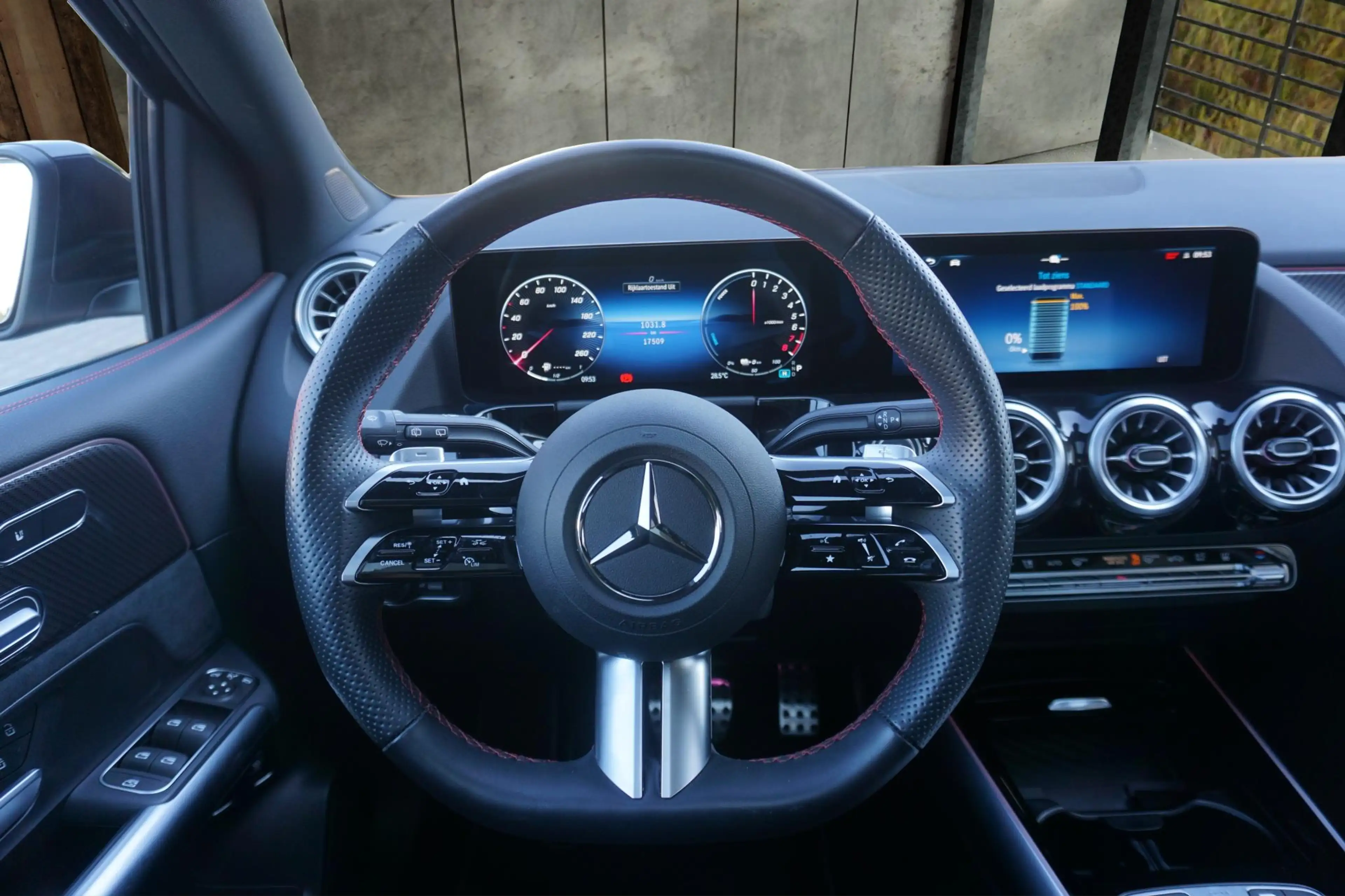Mercedes-Benz B 250 e Business Solution AMG — photo 10