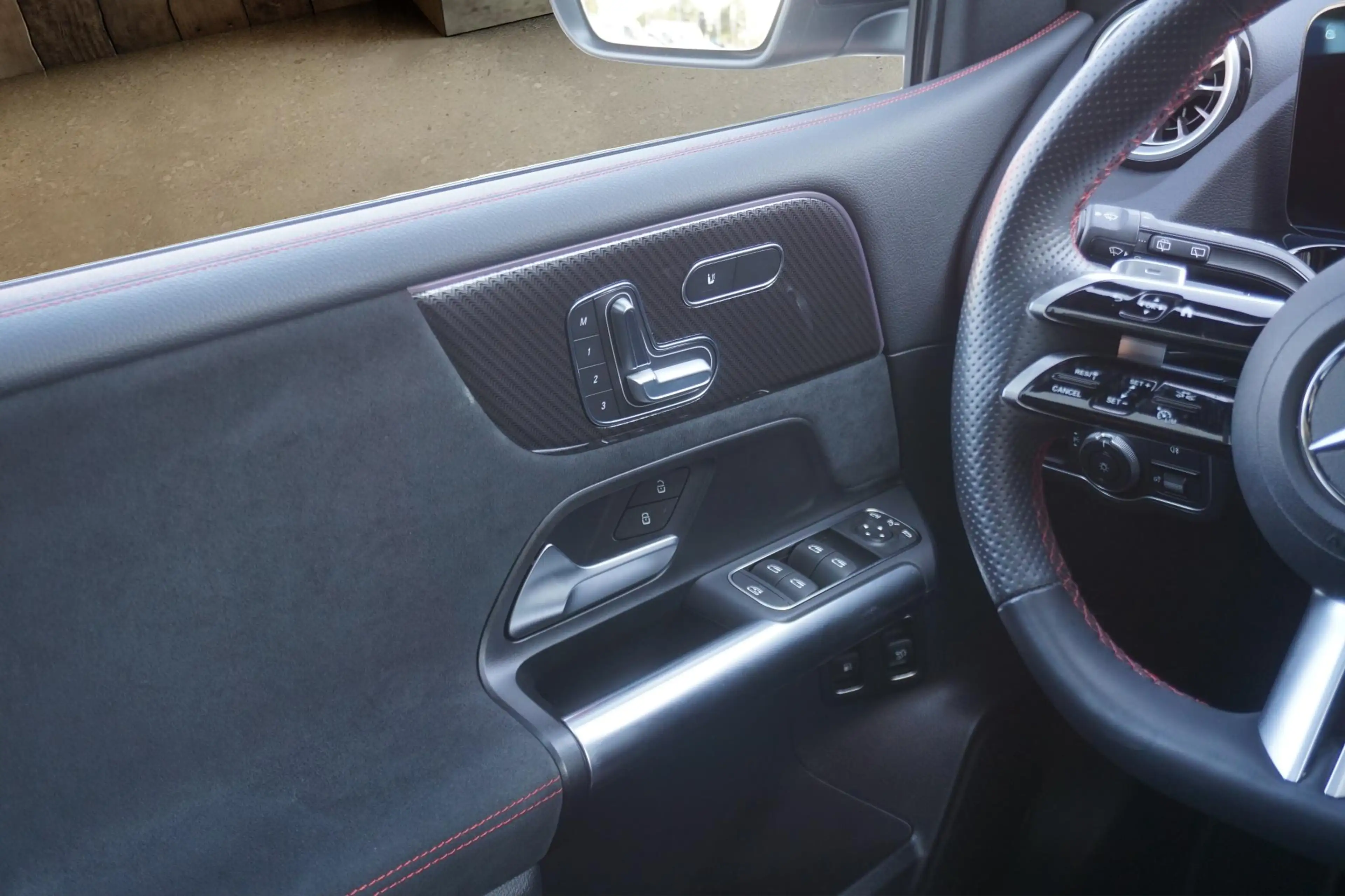 Mercedes-Benz B 250 e Business Solution AMG — photo 11