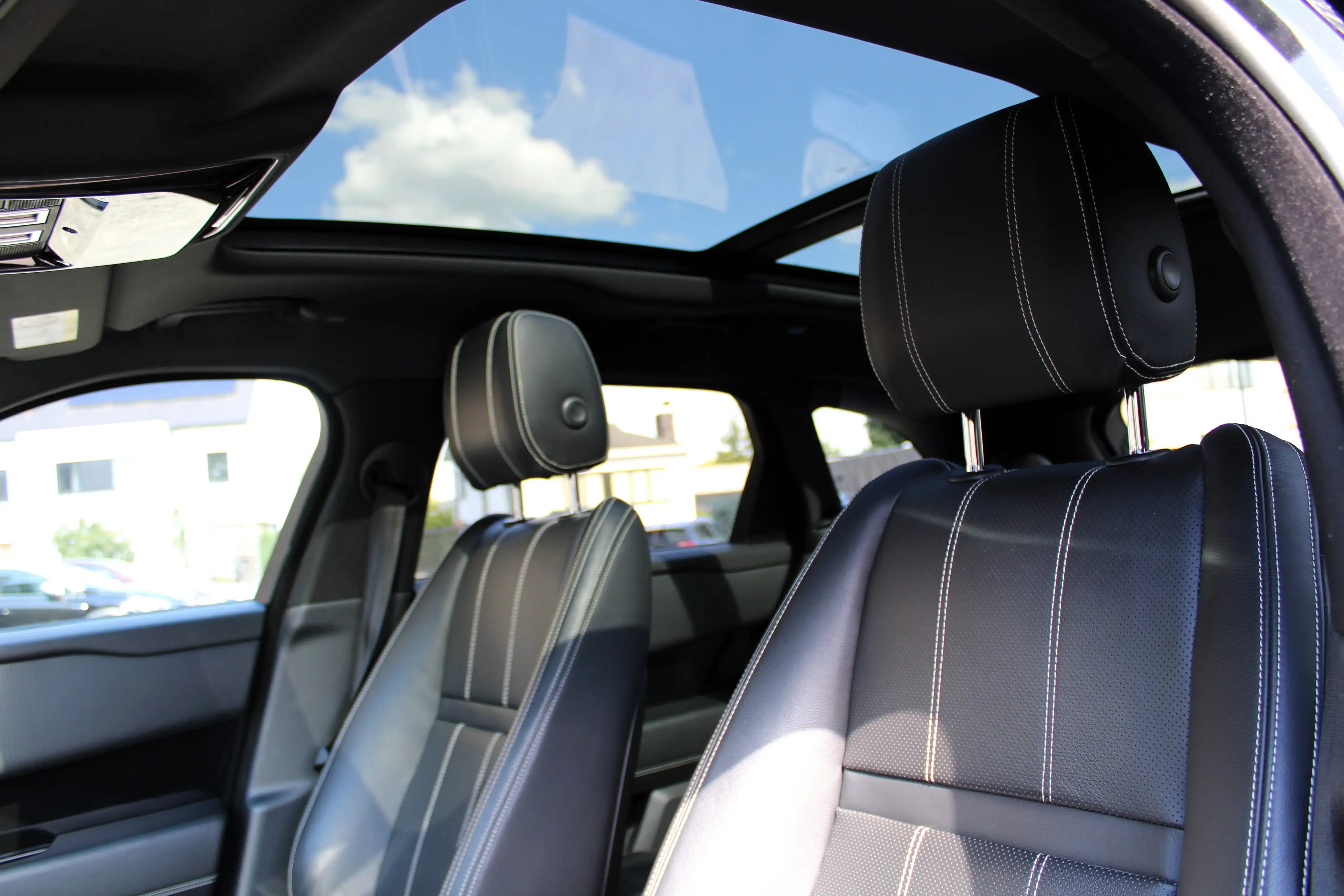 Land Rover Range Rover Velar 2.0 R-Dynamic S — photo 14