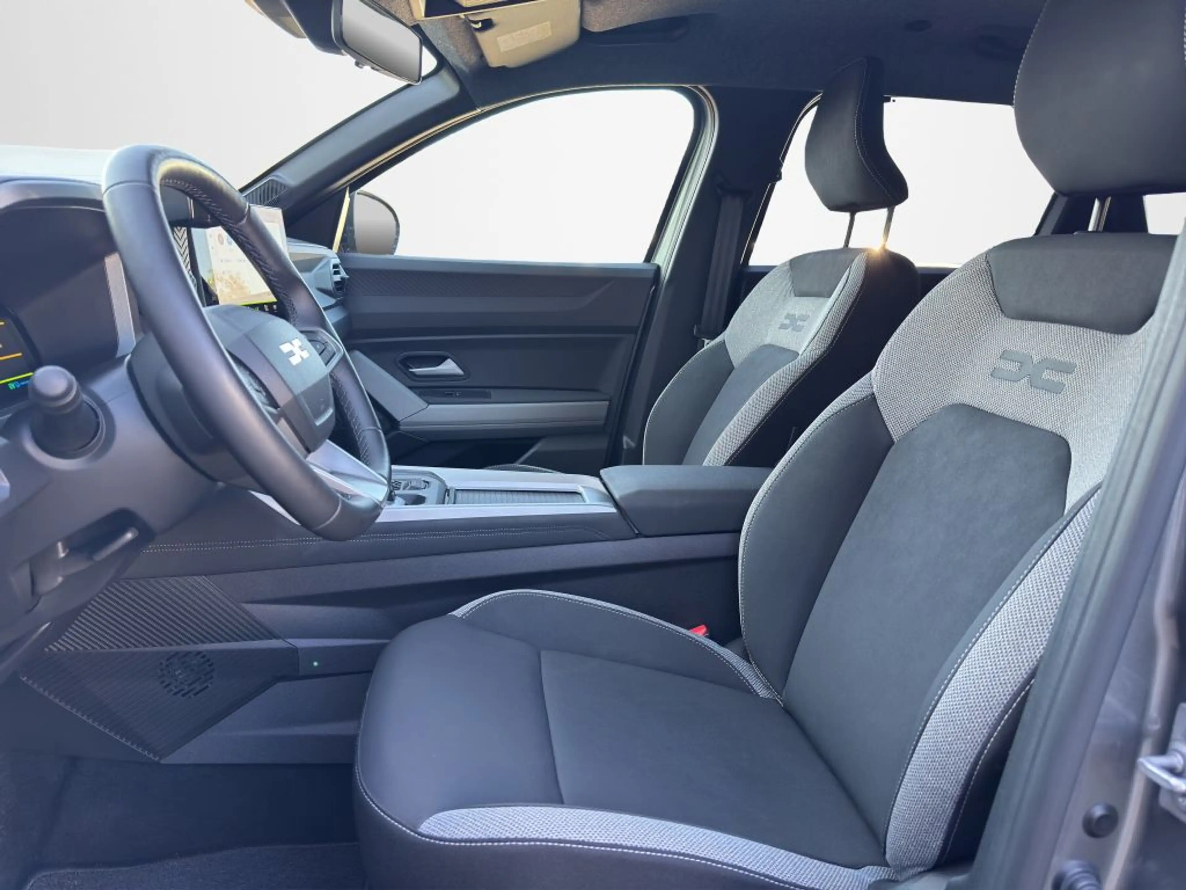 Dacia Bigster Hybrid 155 Journey — photo 9