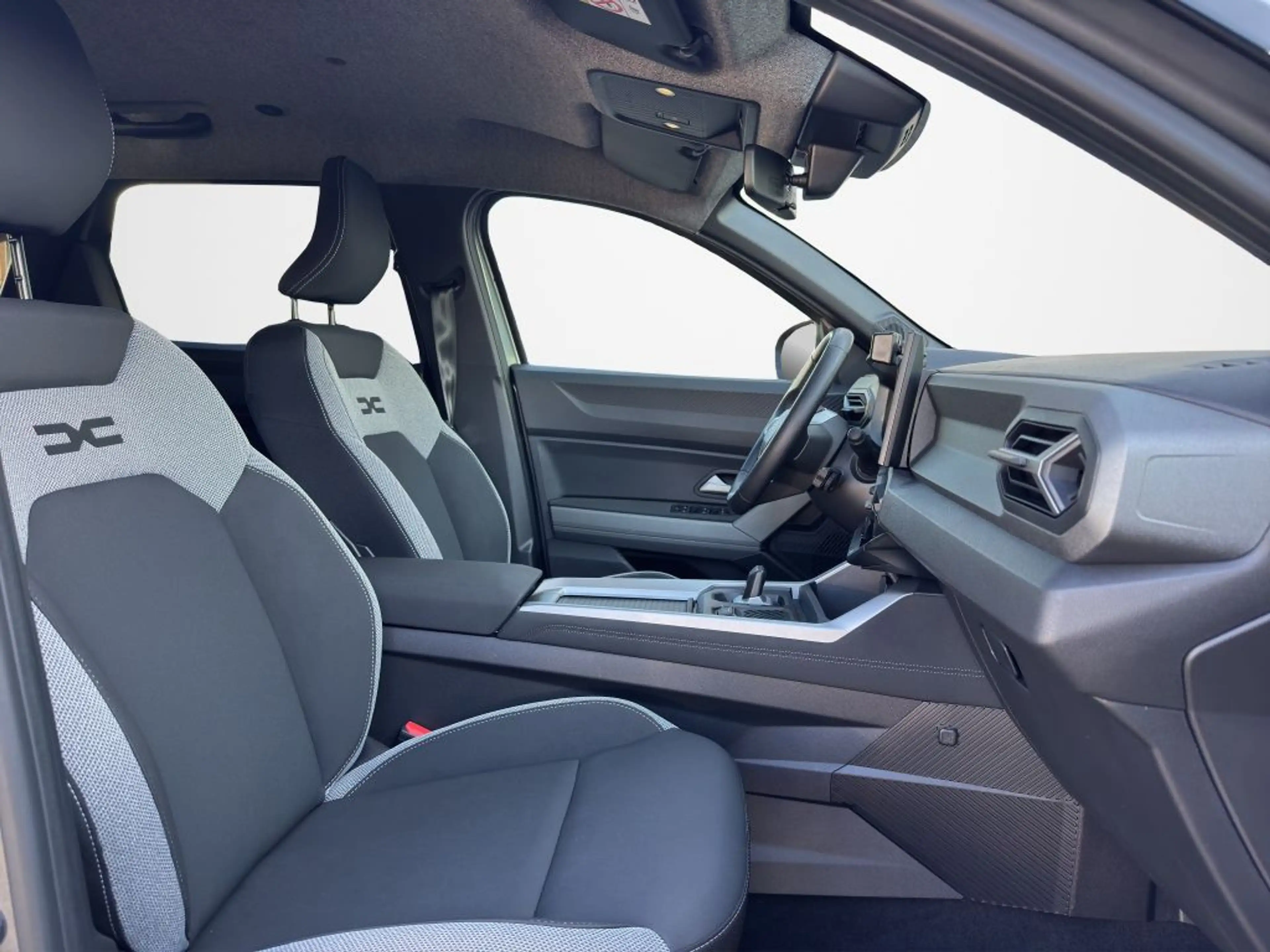 Dacia Bigster Hybrid 155 Journey — photo 15