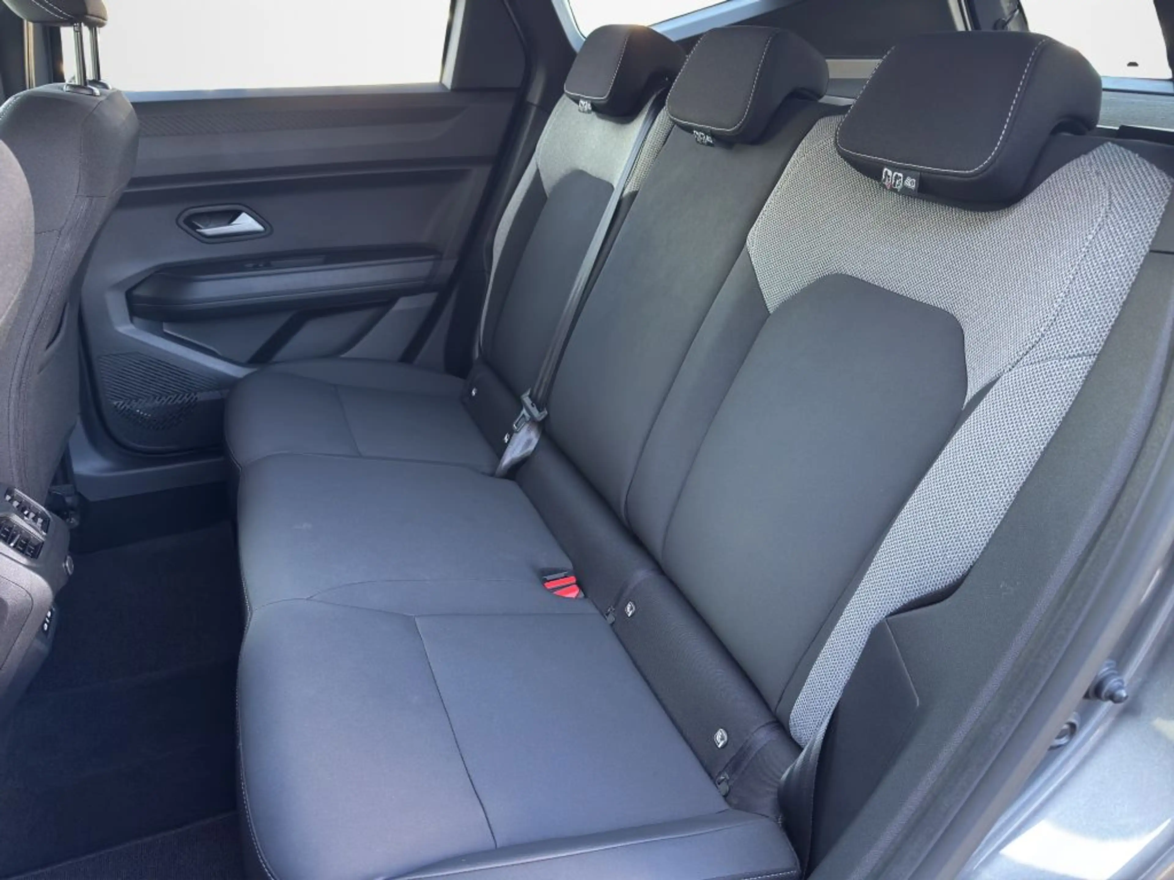 Dacia Bigster Hybrid 155 Journey — photo 12