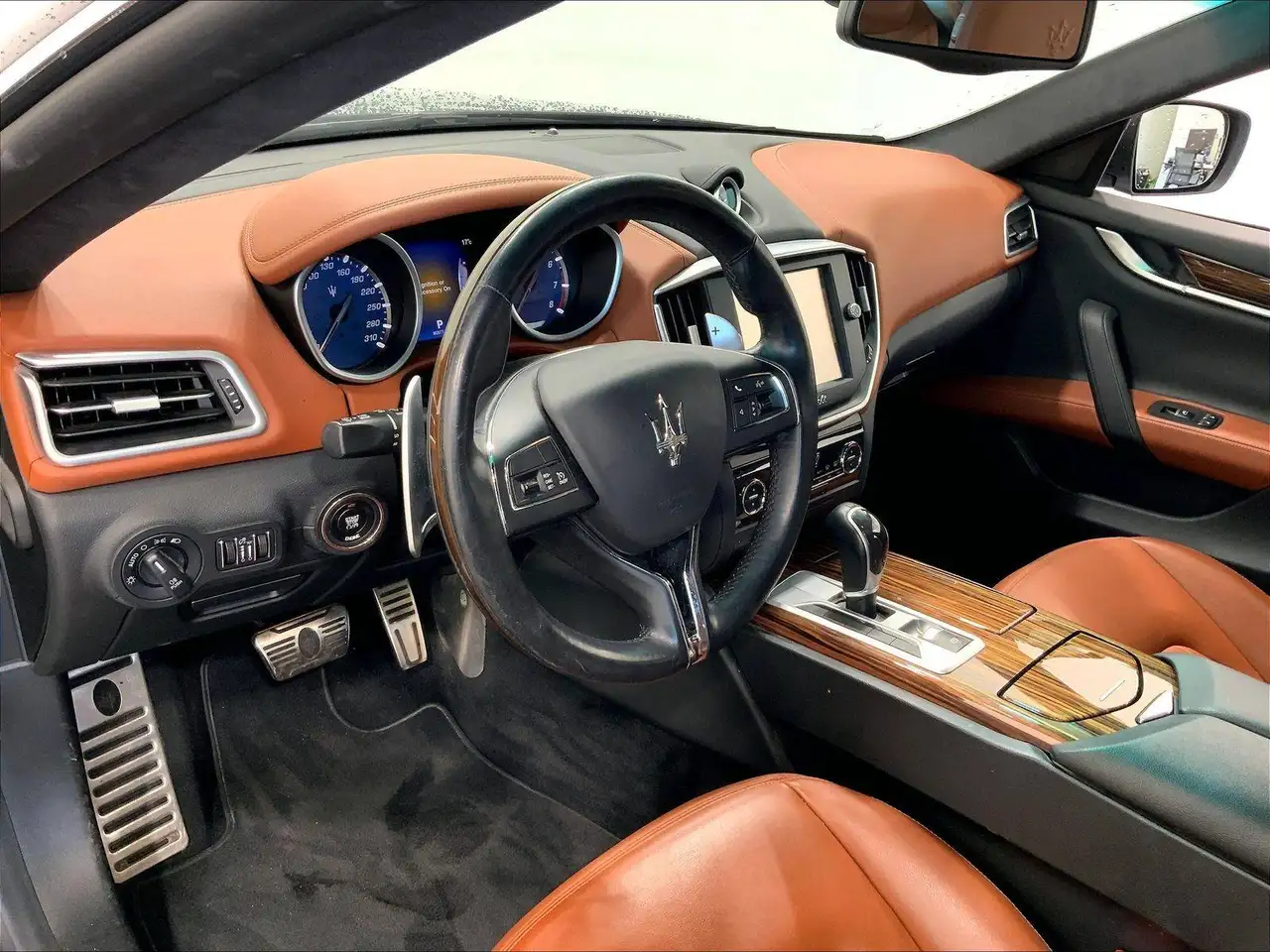 Maserati Ghibli снимка Maserati Ghibli