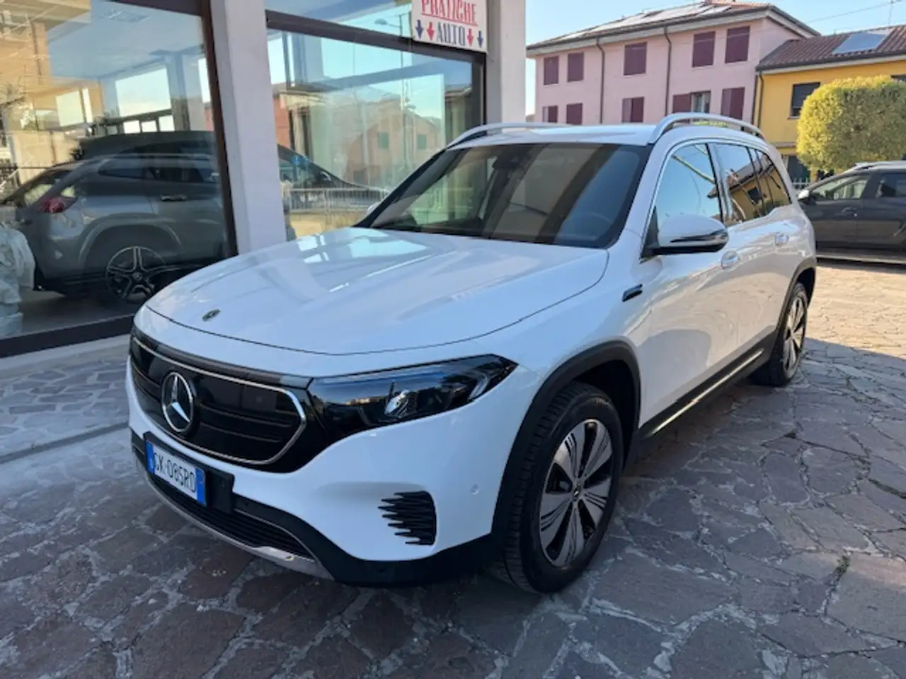 Mercedes-Benz EQB 300