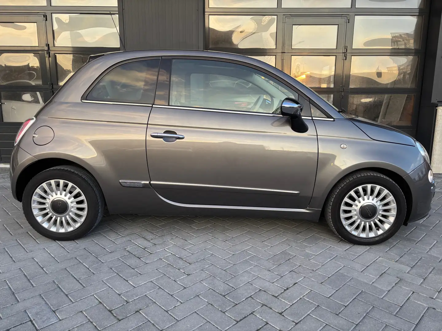 Fiat 500 0.9 TwinAir Lounge schuifdak Grijs - 2