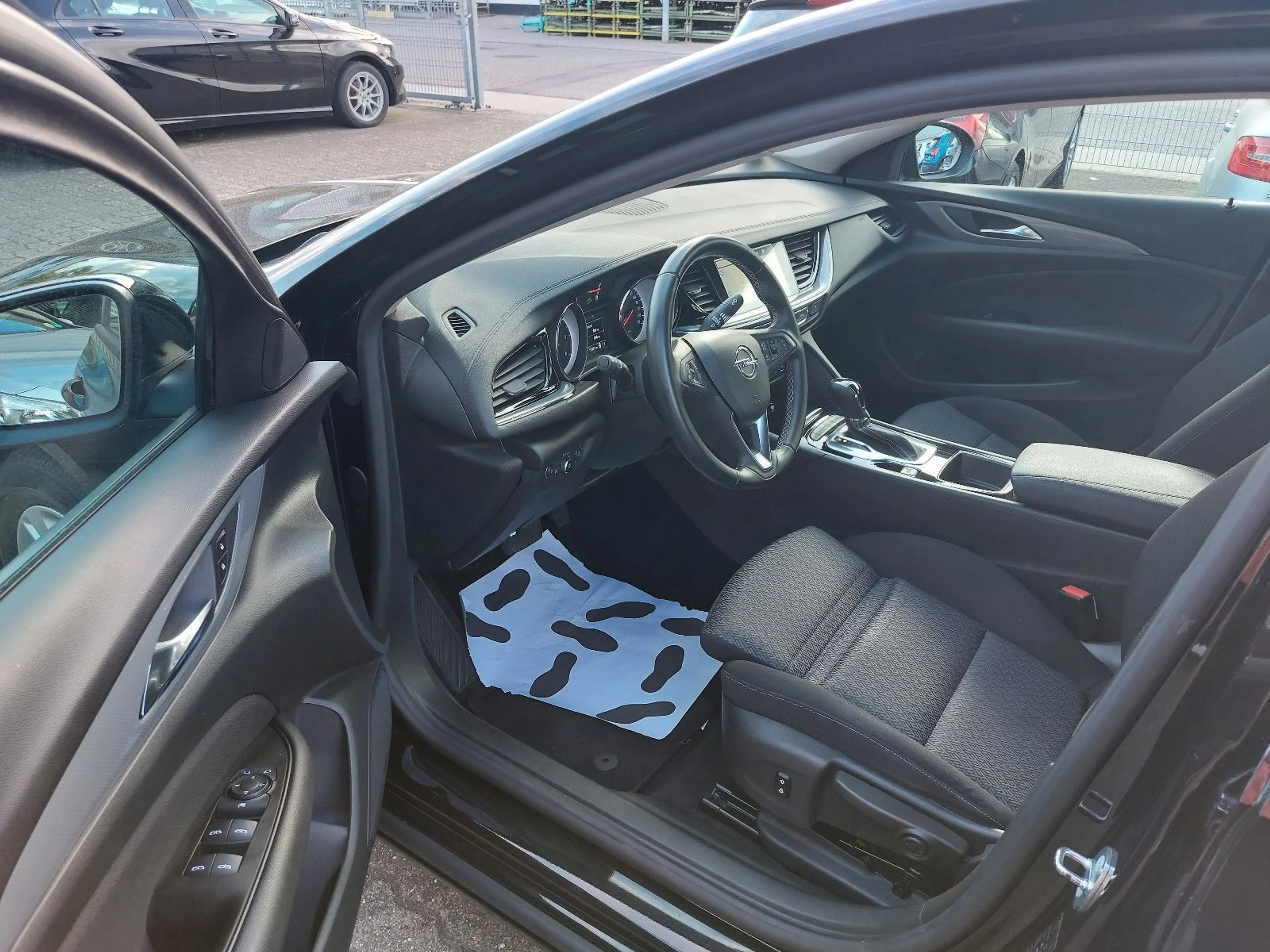 Opel Insignia B Grand Sport Business Edition — photo 11