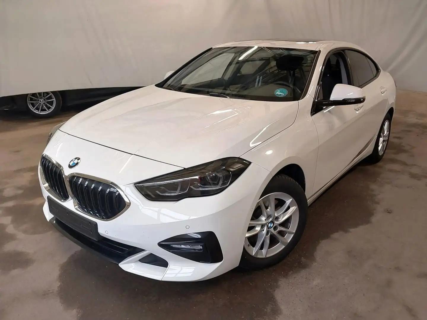 BMW 218 i SportLine MShadow Pano Navi Kam Wit - 1