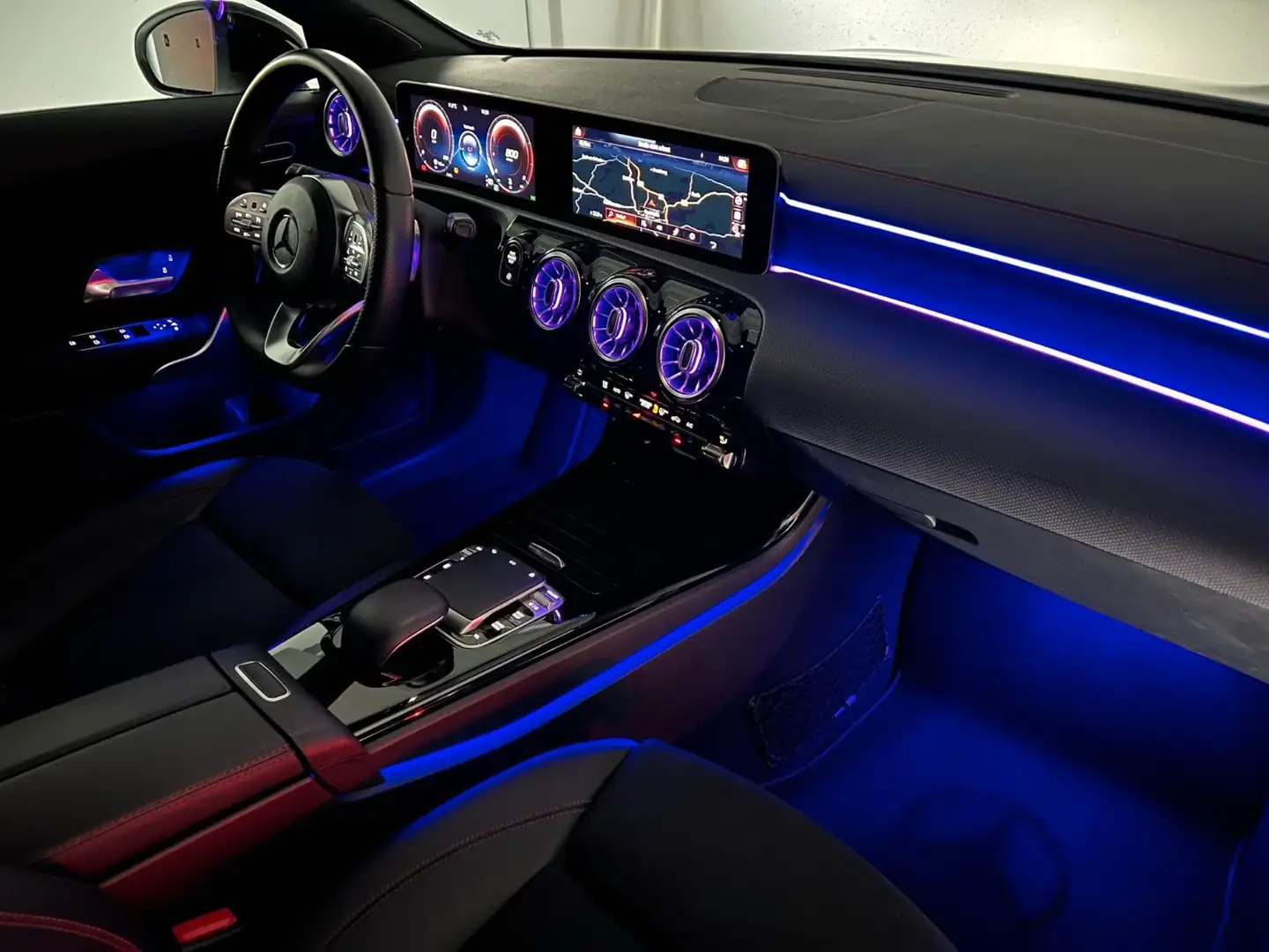 Mercedes-Benz CLA 180 SB AMG-LINE/WIDESCREEN/NIGHT/AMBIENTE+ Weiß - 2