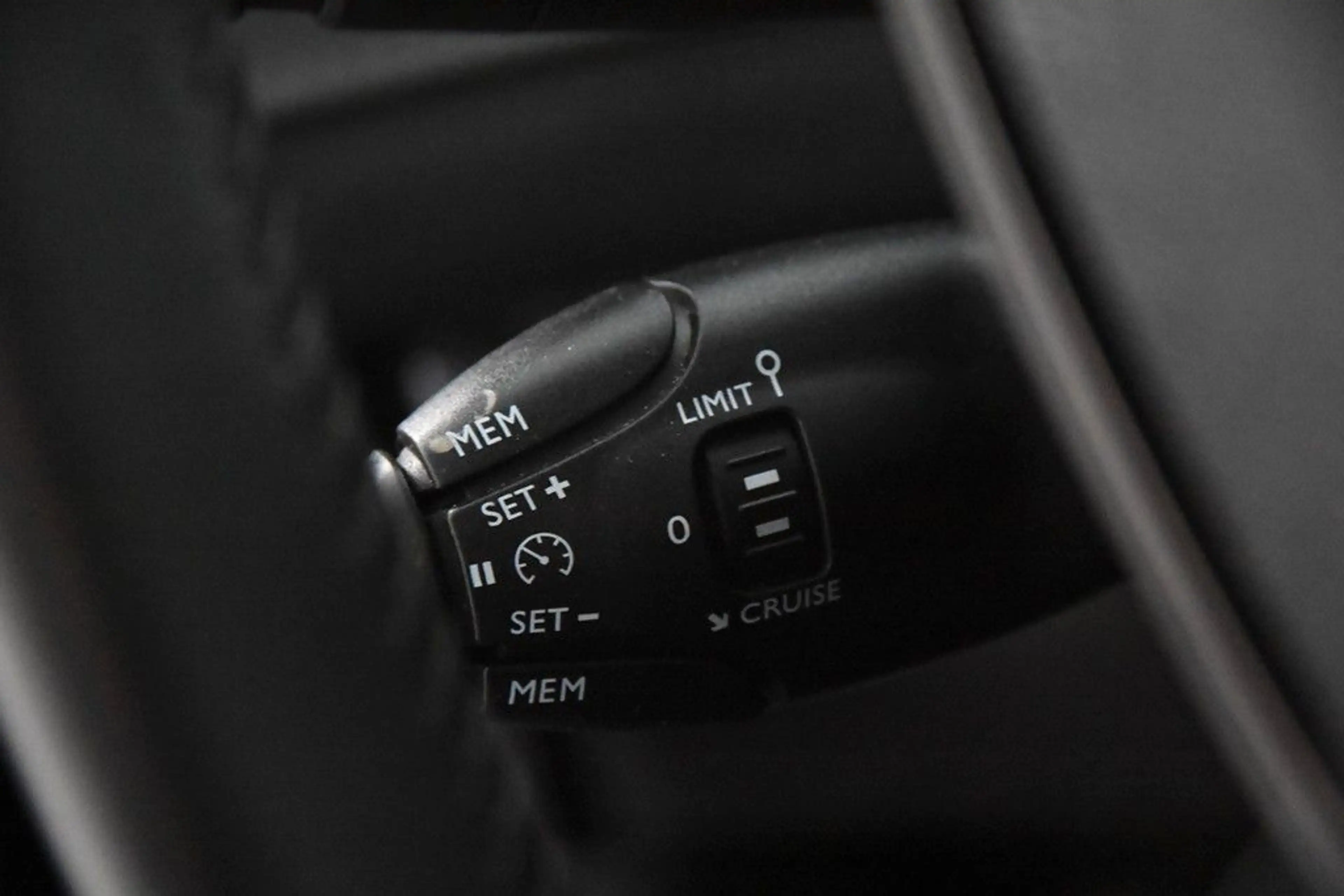 Peugeot 2008 Active *1.Hand*Navi*Park ass.*DAB* — photo 14