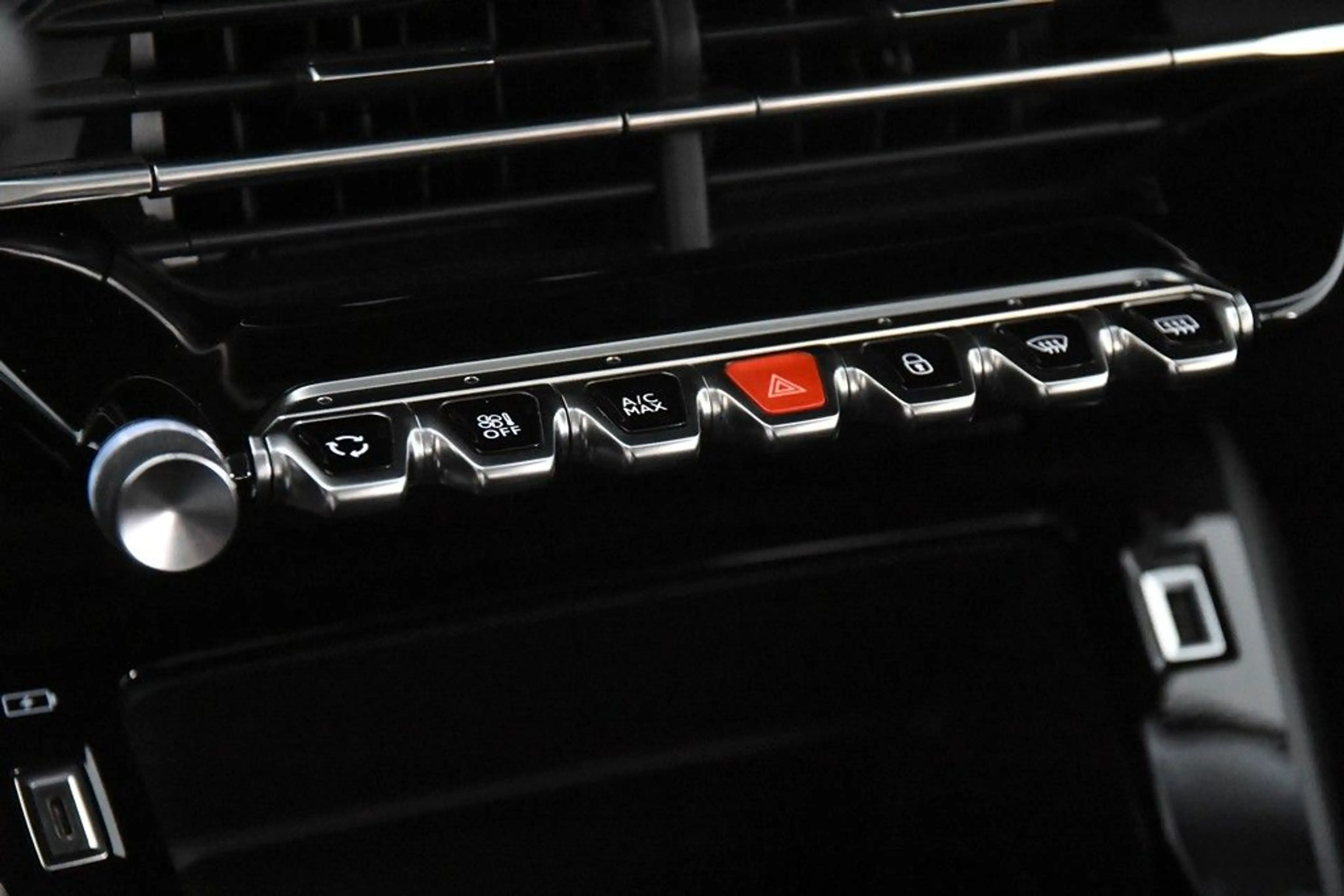 Peugeot 2008 Active *1.Hand*Navi*Park ass.*DAB* — photo 13