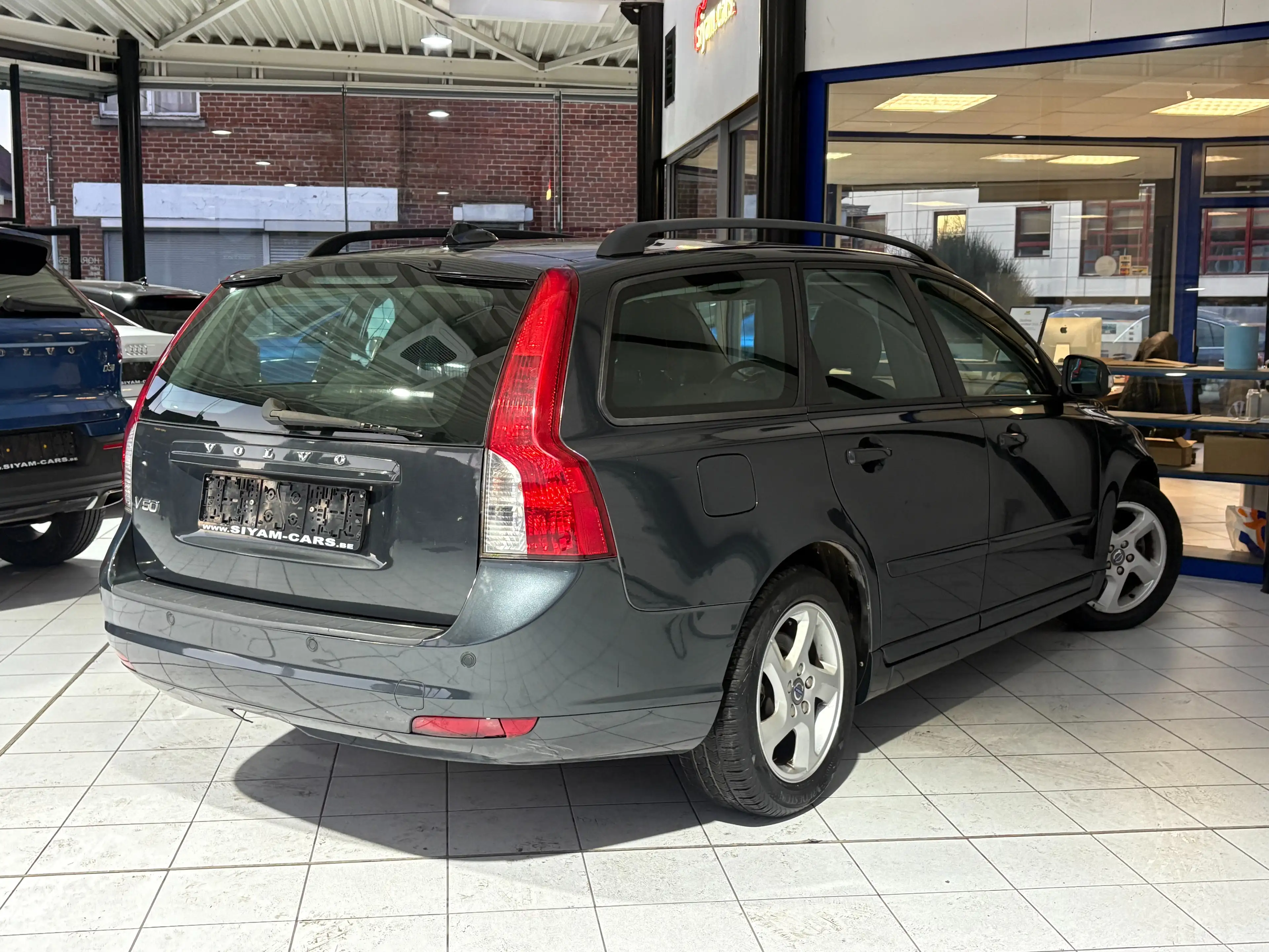 Volvo V50 V50 1.6 D *CUIR * PDC * SIEGE CHAUFF * 1ER PROP * — photo 5