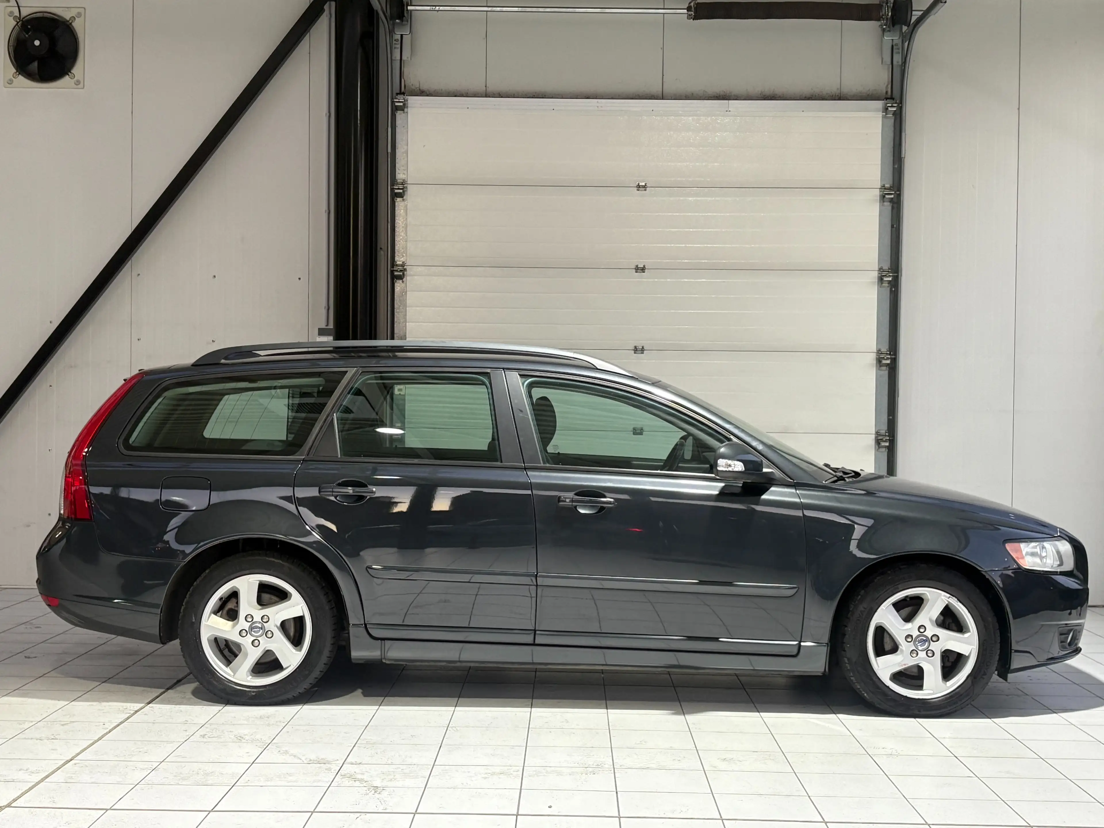 Volvo V50 V50 1.6 D *CUIR * PDC * SIEGE CHAUFF * 1ER PROP * — photo 6