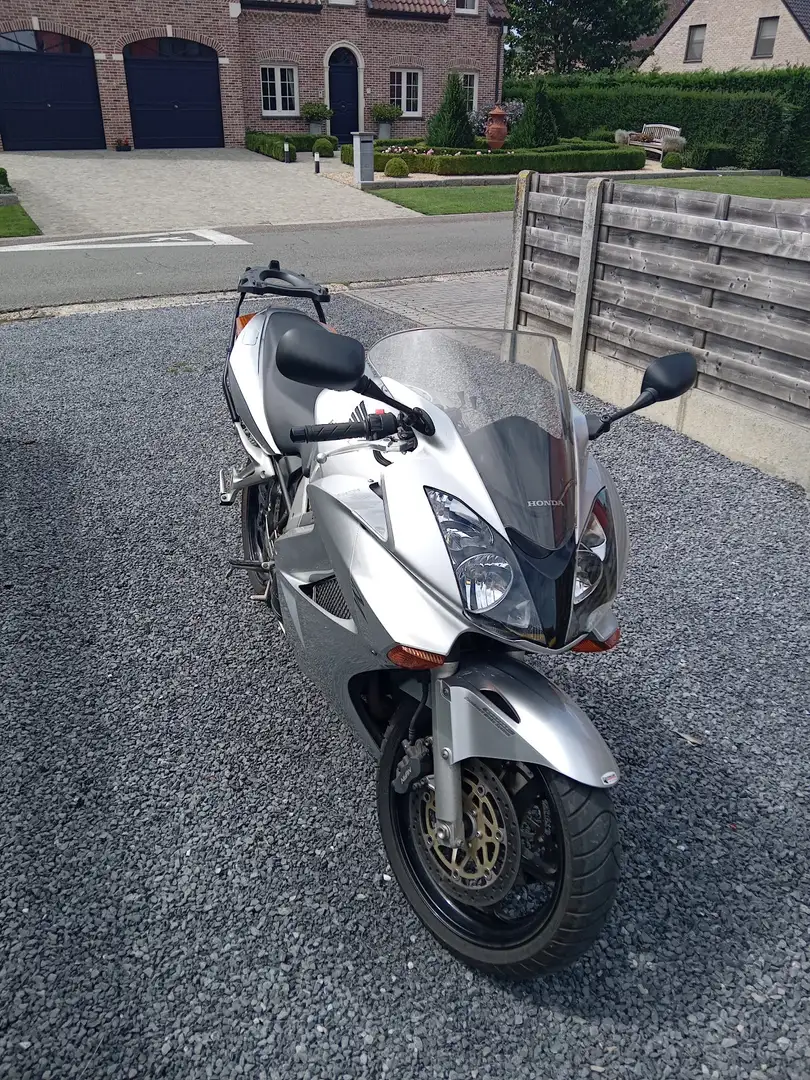 Honda VFR 800 Gümüş rengi - 1