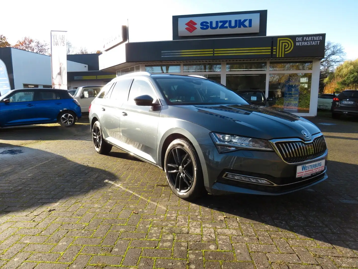 Skoda Superb Combi Premium Edition Grau - 2