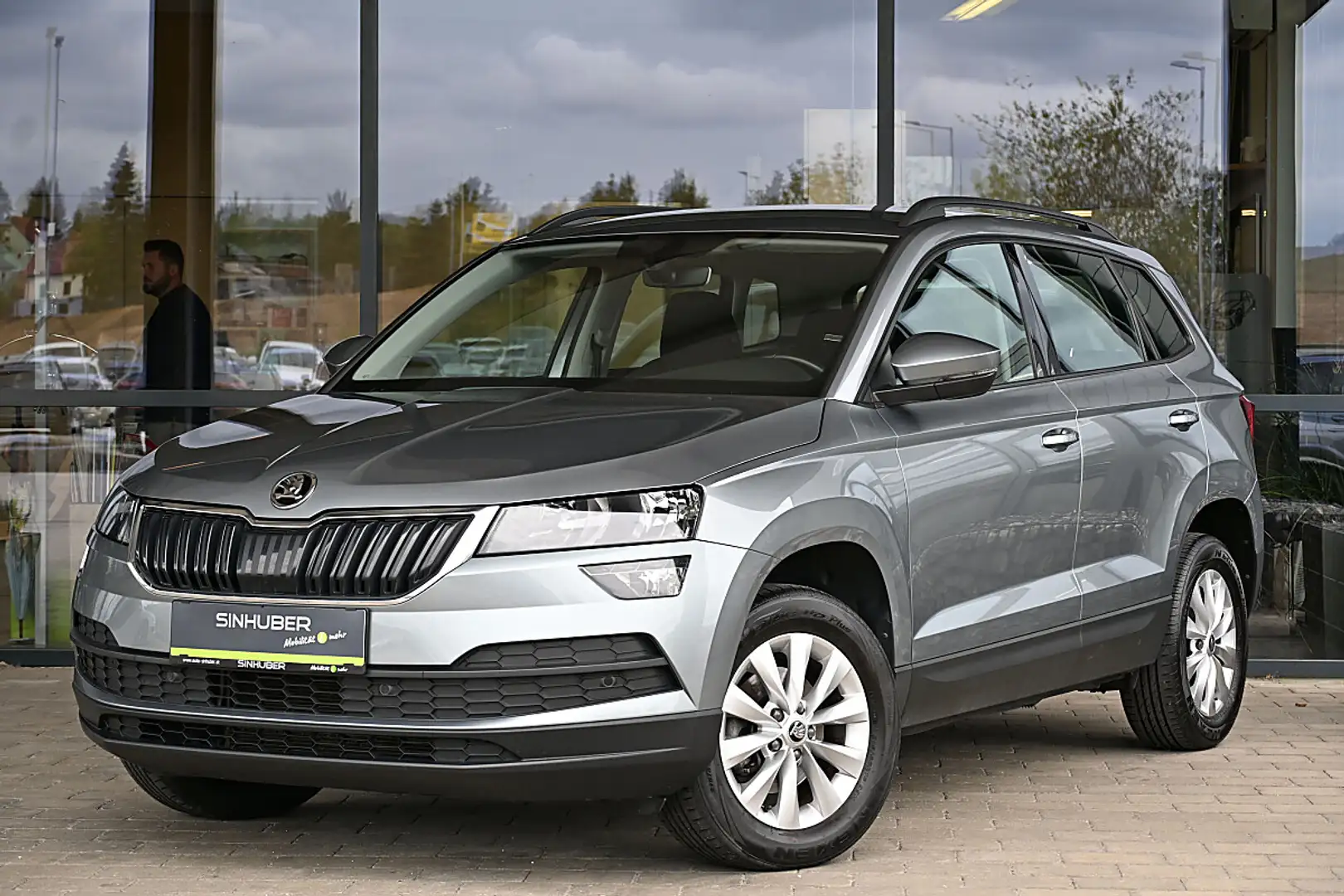 Skoda Karoq 1,0 TSI Ambition Limited Navi Amundsen, Kamera,... Grau - 1