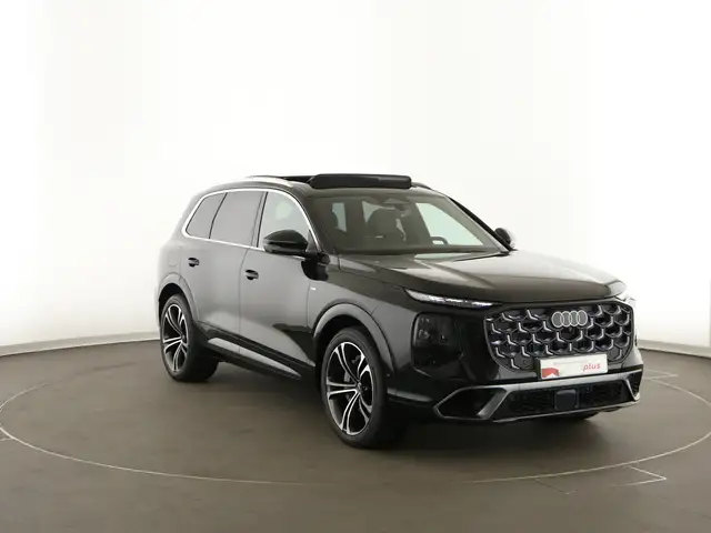 Audi Q7 view 8