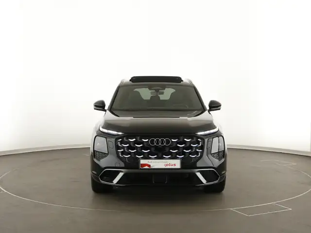 Audi Q7 view 2