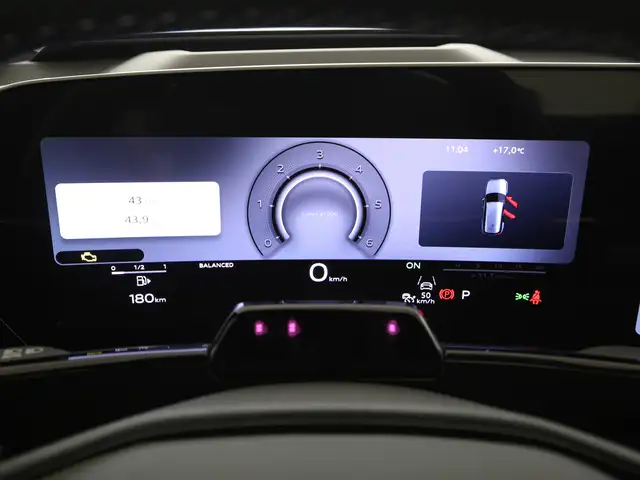 Audi Q7 view 11