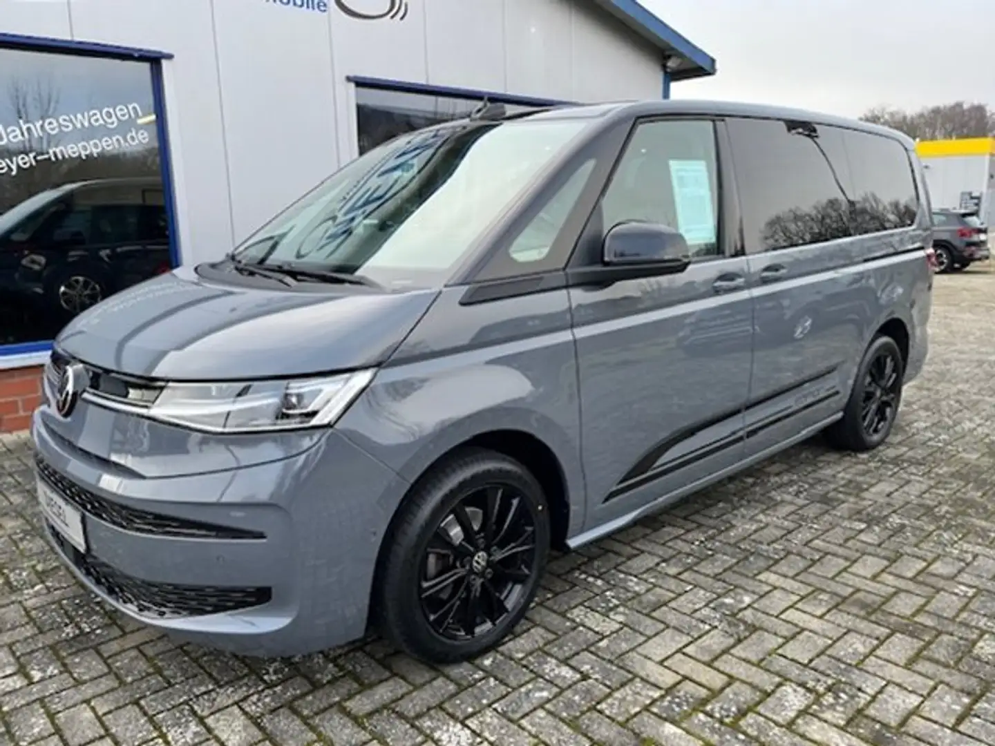 Volkswagen T7 Multivan 2.0 TDI DSD Edition lang AHK Navi 7 Sitze IQ Light Gris - 1