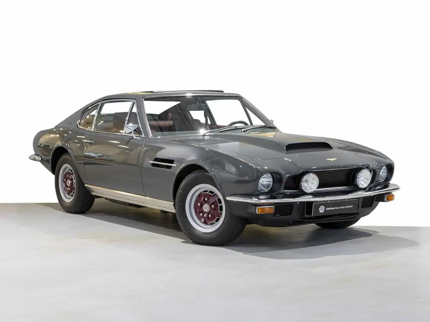 Aston Martin V8 Grau - 1