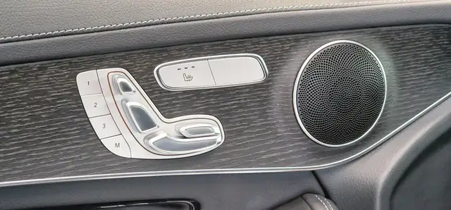 Mercedes-Benz 300 view 18
