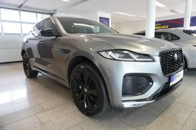Jaguar F-Pace view 2
