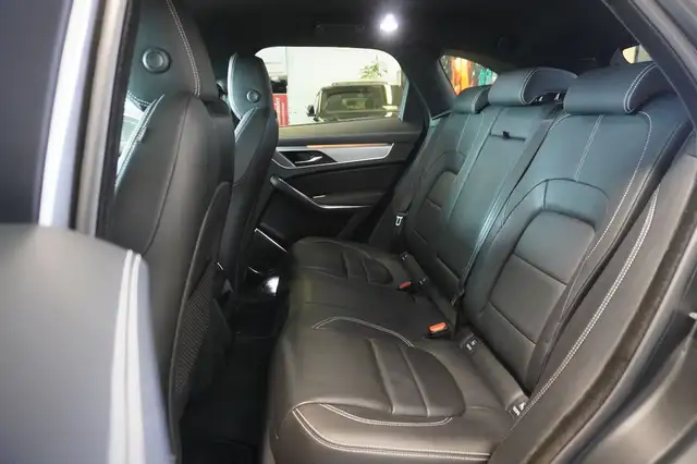 Jaguar F-Pace view 9