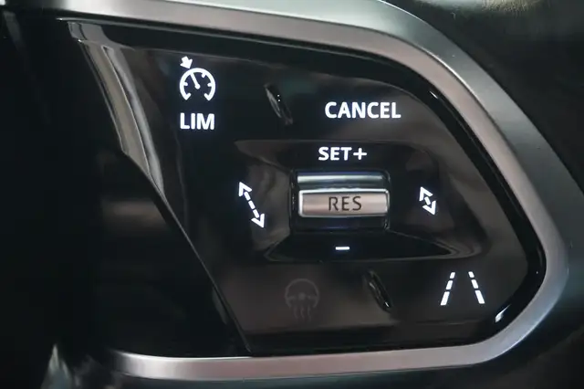 Jaguar F-Pace view 13