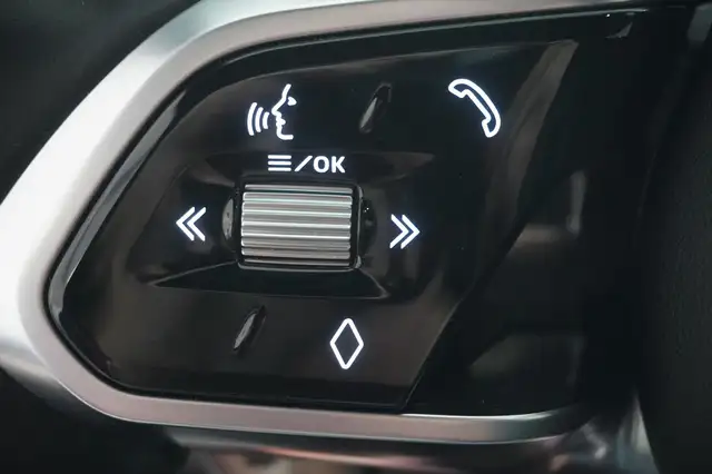 Jaguar F-Pace view 12