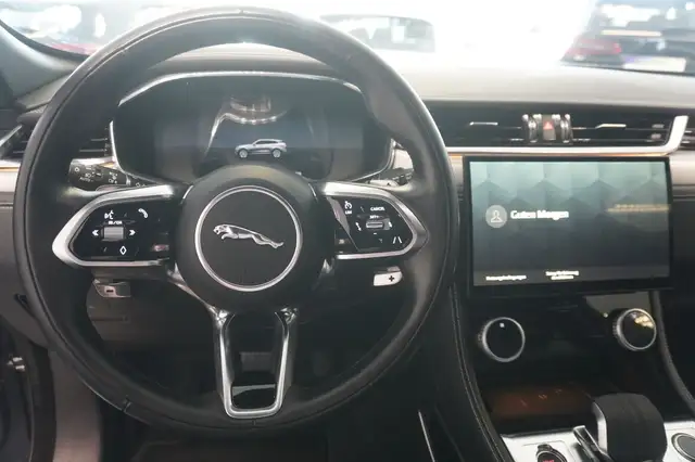 Jaguar F-Pace view 11