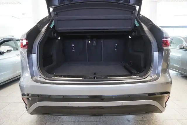 Jaguar F-Pace view 10