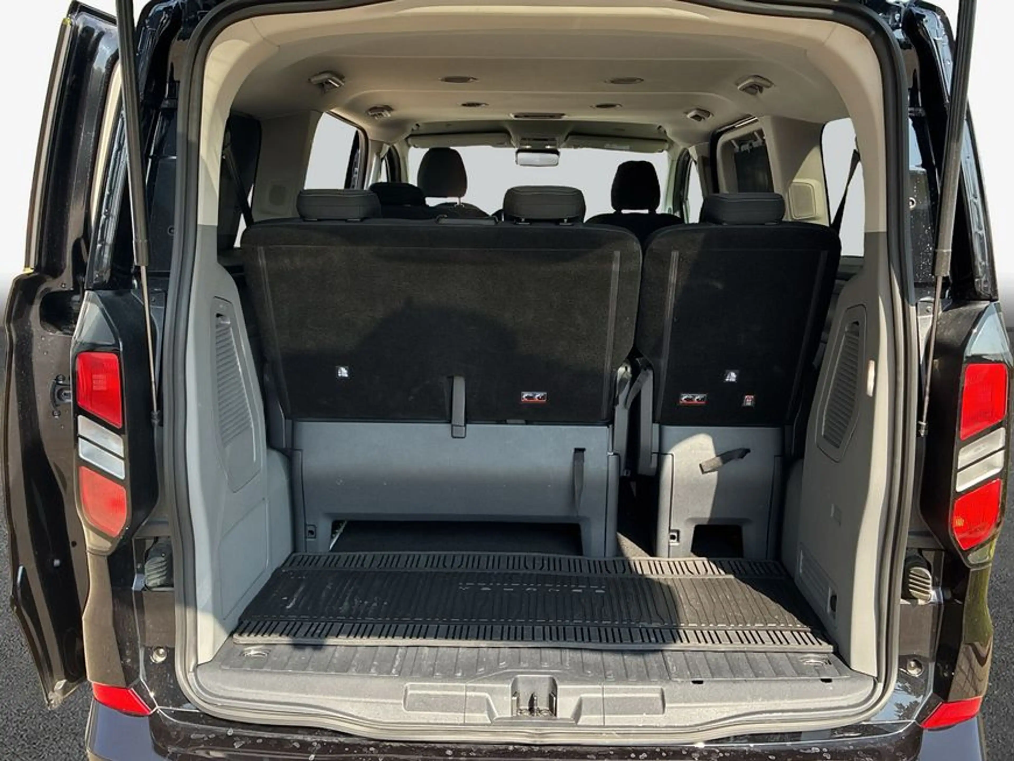 Ford Tourneo Custom 340 PHEV L1H1 VA Titanium 171 kW, 4 — photo 9