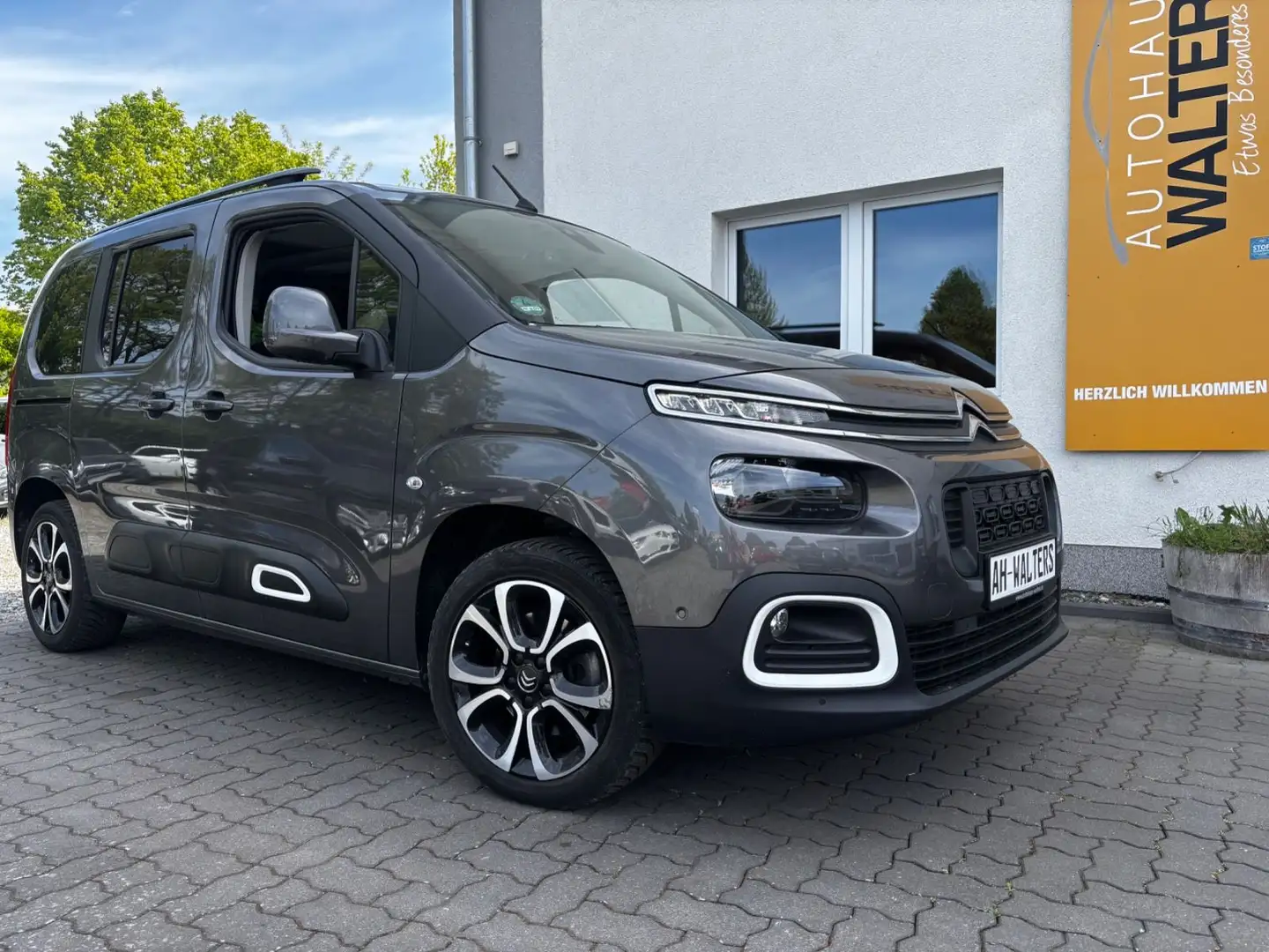 Citroen Berlingo Shine M = Automatik - Kamera - Tempomat Grau - 1