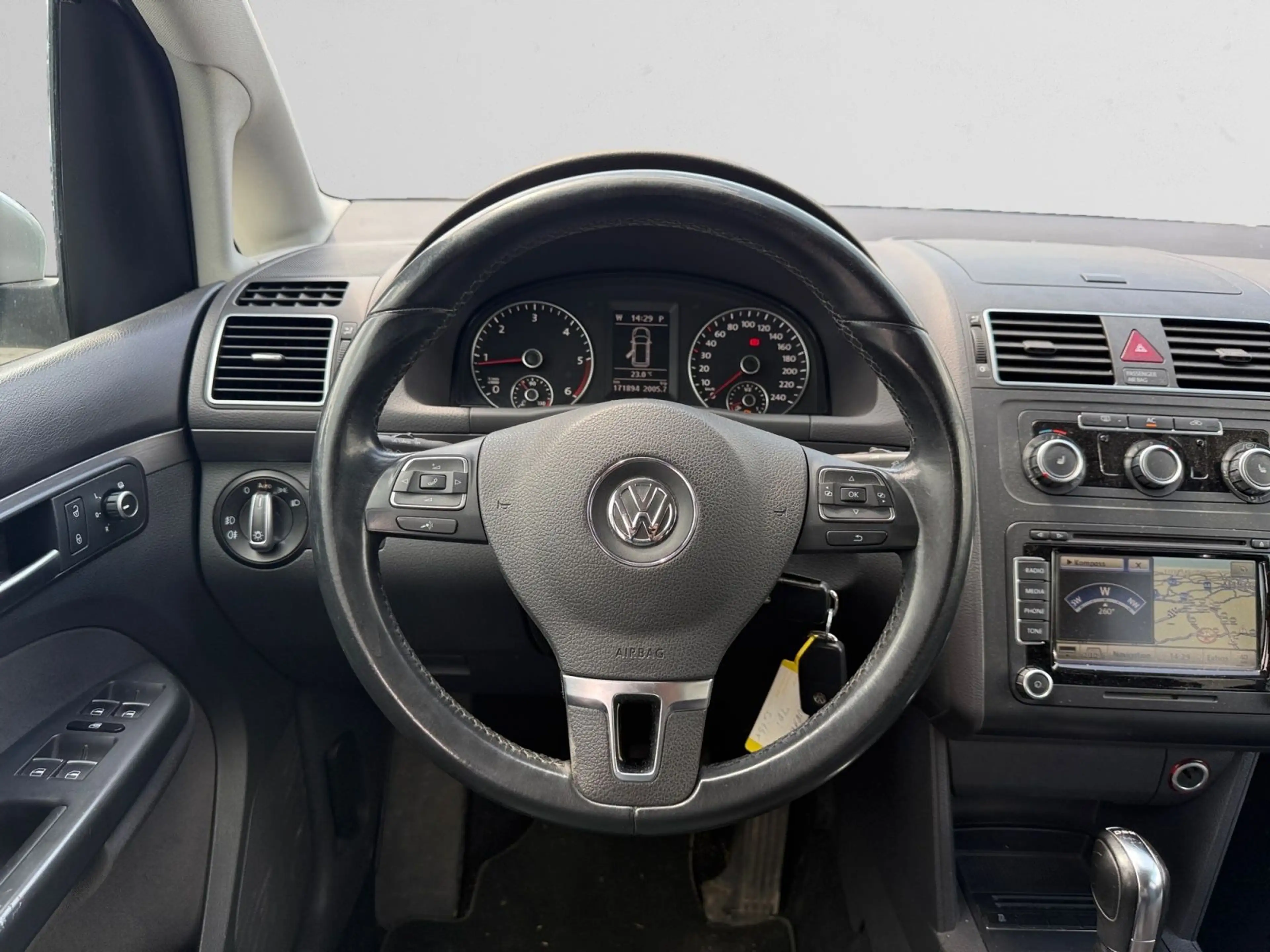 Volkswagen Touran Comfortline TDI DSG — photo 12