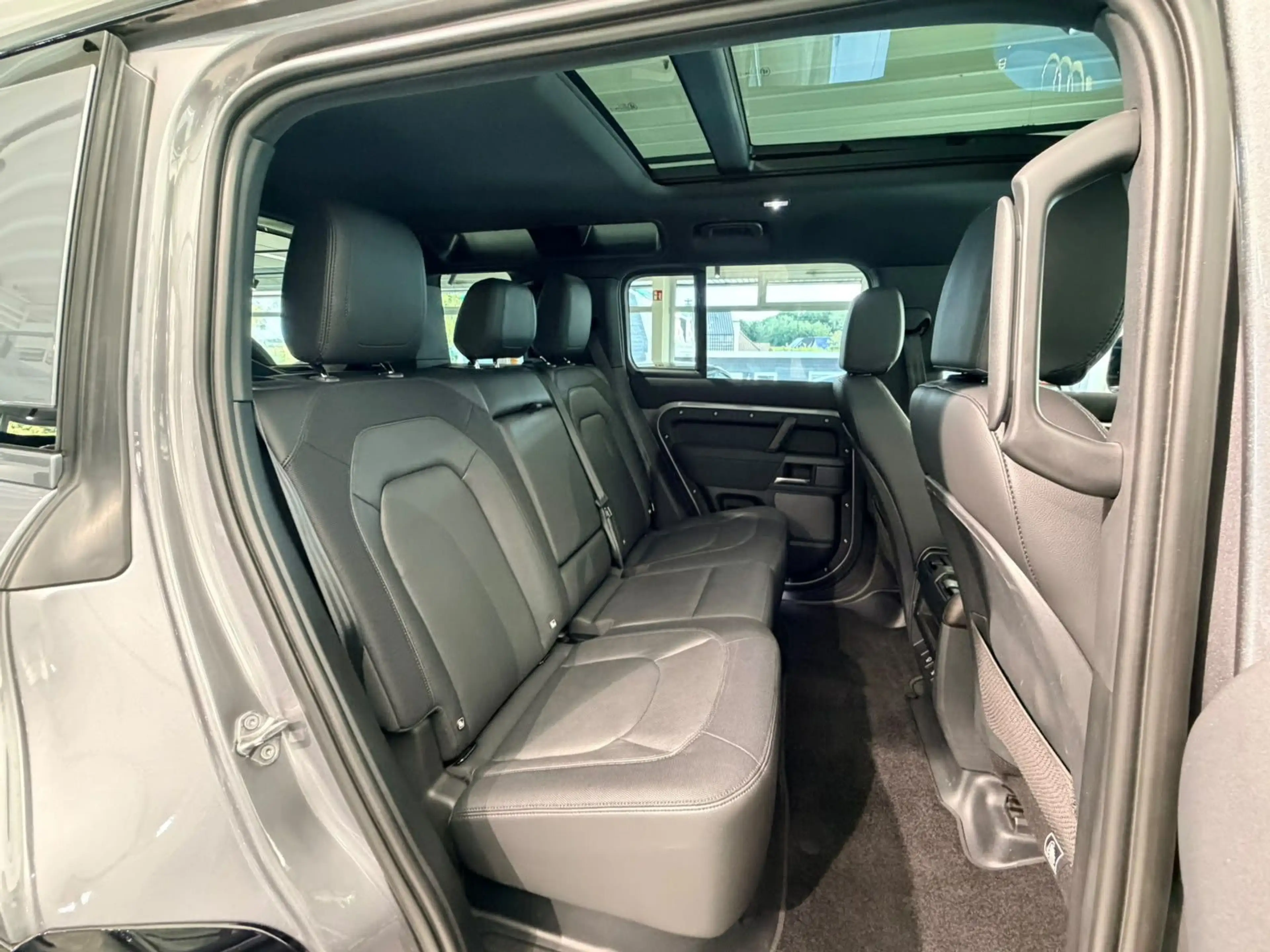 Land Rover Defender 110 X-Dynamic SE PANO*20"*SIGNATUR*360° — photo 15