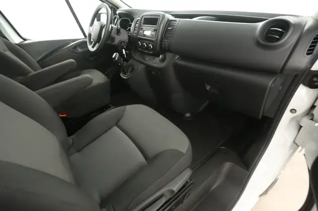 Renault Trafic view 23