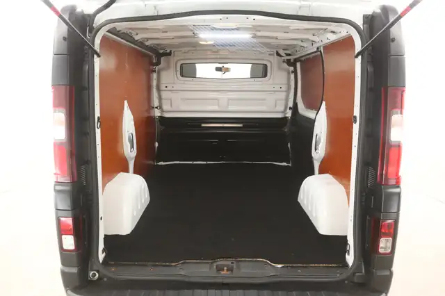 Renault Trafic view 3
