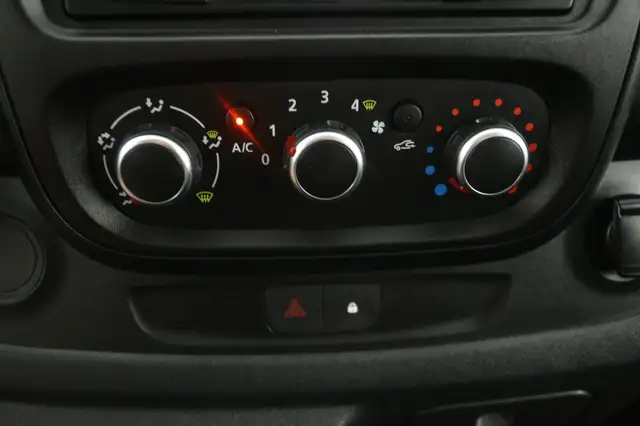 Renault Trafic view 12
