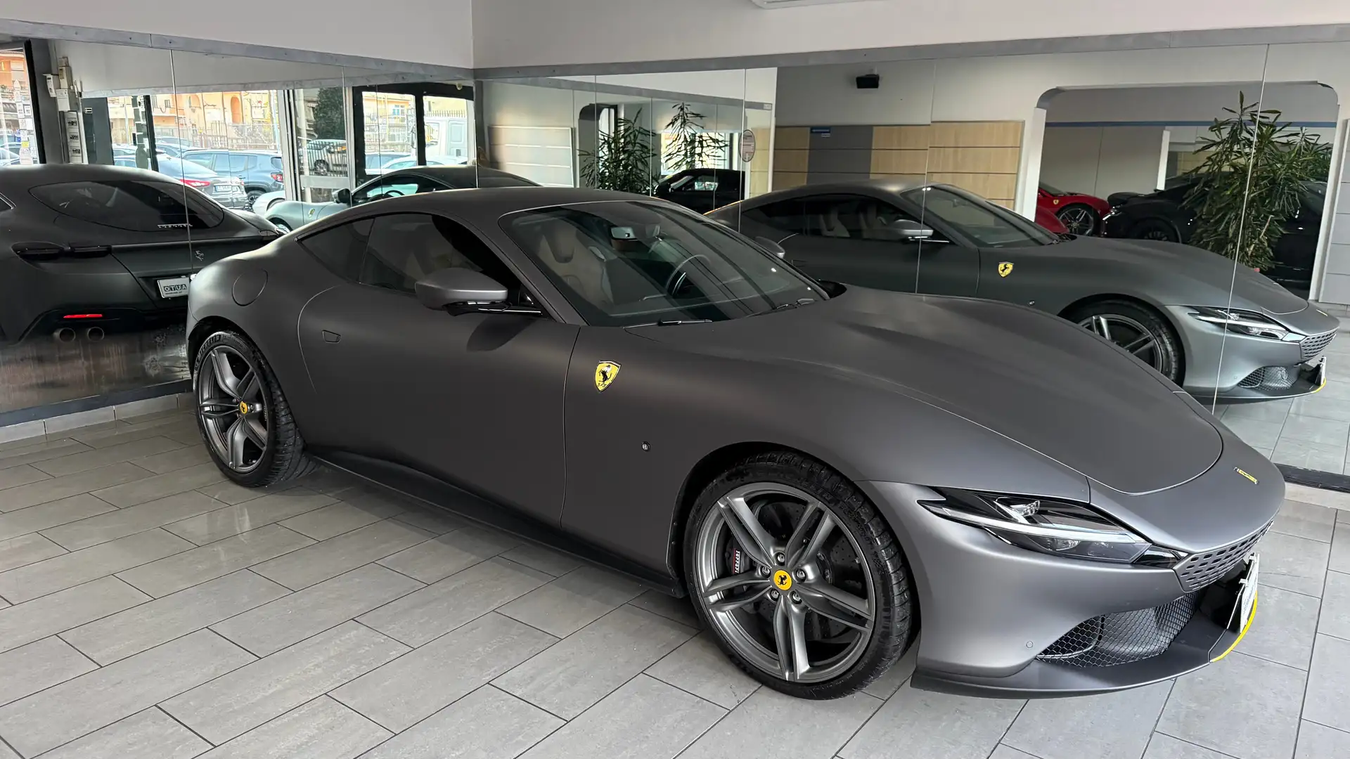Ferrari Roma UFFICIALE ITALIA PARI AL NUOVO Grau - 2