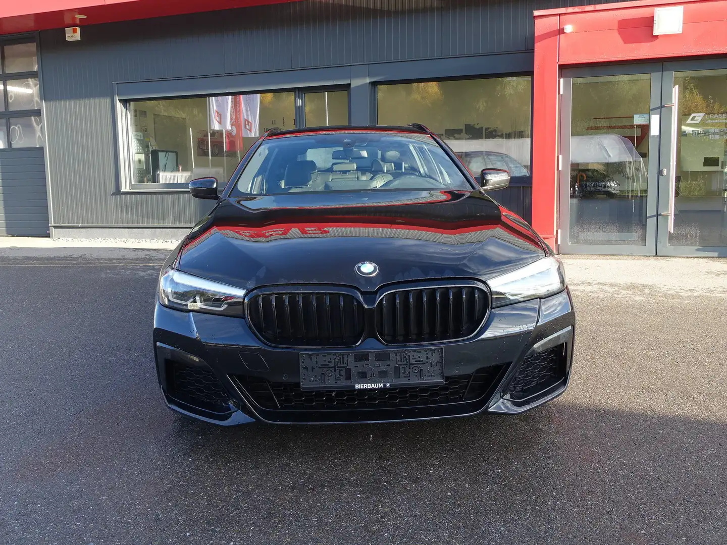 BMW 530 530 e xDrive M Sport Facelift Noir - 1