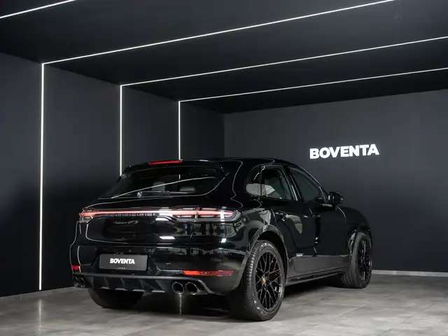 Porsche Macan view 8