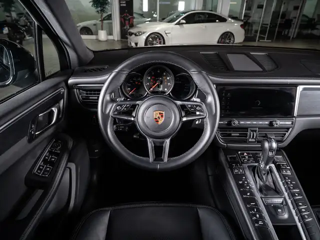 Porsche Macan view 12