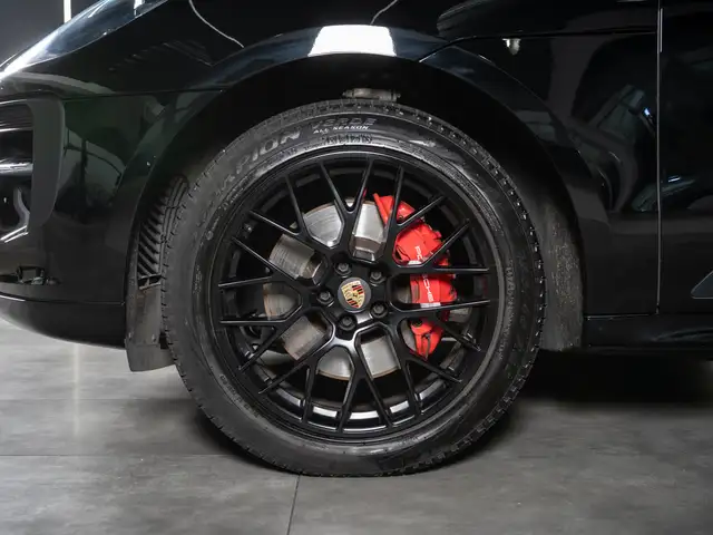 Porsche Macan view 4