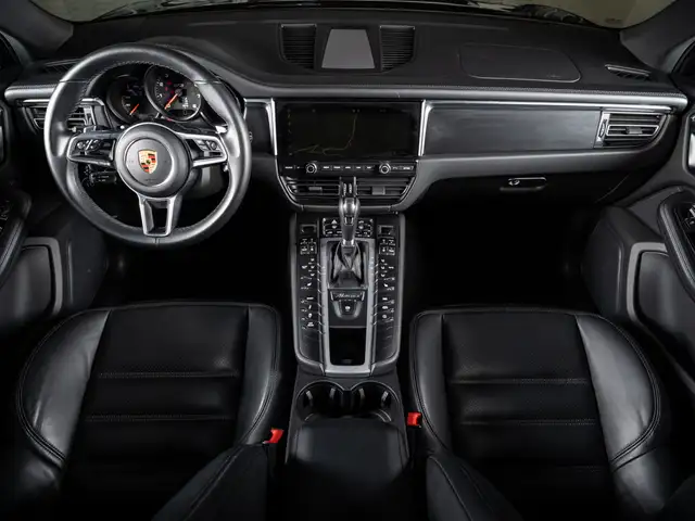 Porsche Macan view 13