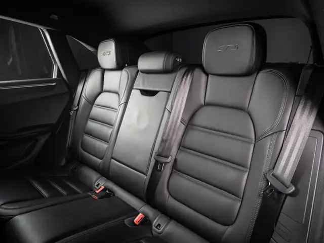 Porsche Macan view 15
